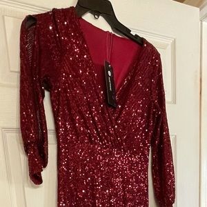 New with tag.  Maroon evening gown.  Perfect formal weddings, prom, parties